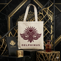 Tote bag LA DUNE DELPHINUS — toile blanc cassé, logo cigale chocolat — mise en scène marbre noir et or