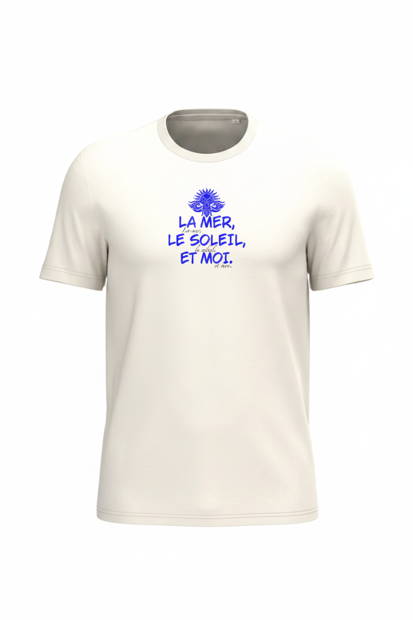 LA BRISE – t-shirt unisexe ivoire phrase "La Mer, Le Soleil, Et Moi" cigale bleue DELPHINUS, fond blanc