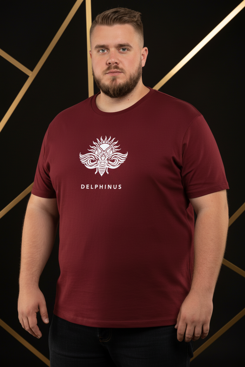 T-shirt L'Absolu DELPHINUS — Homme Curve, t-shirt Bordeaux & logo Blanc, mise en scène premium noir et or